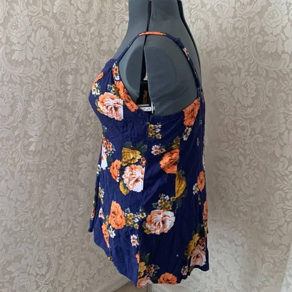❌SOLD❌Torrid Floral Tank Top - Picture 3 of 6
